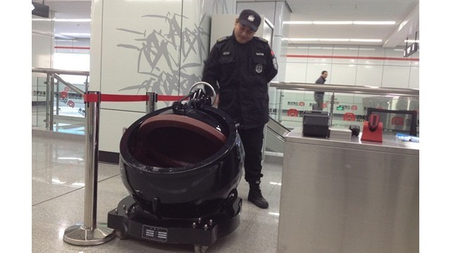 防爆神器現(xiàn)身合肥地鐵，防爆球可“吞吃”爆炸物并自我消化