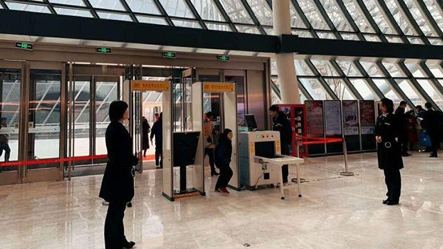 連云港保利大劇院引入劇院安檢門等安檢設(shè)備，確保場館平安有序