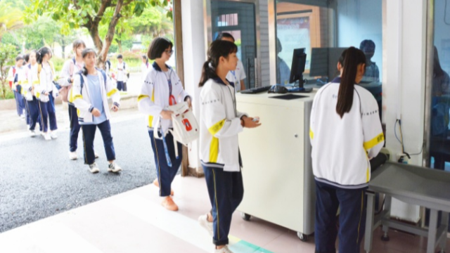 校園安檢門-安全防護(hù)的理性之選